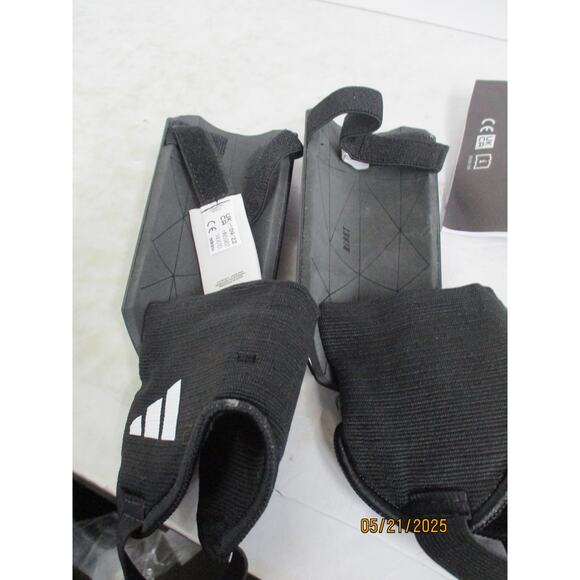 USED Adidas Unisex-Child Soft Ground Match Predator Shin Guards, Black/White-M - Picture 3 of 5